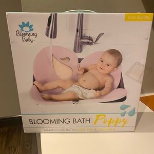 Blooming baby flower bathtub